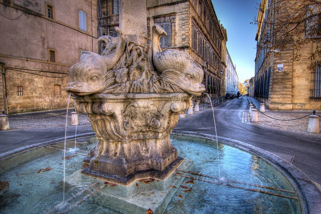 Place des Quatre-Dauphins