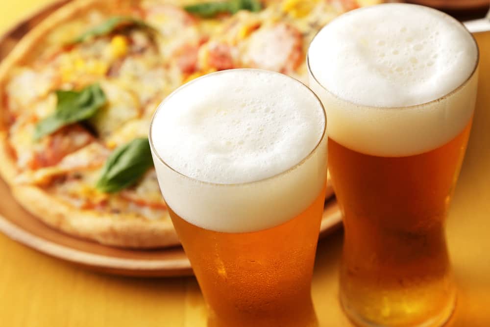 cerveza y pizza