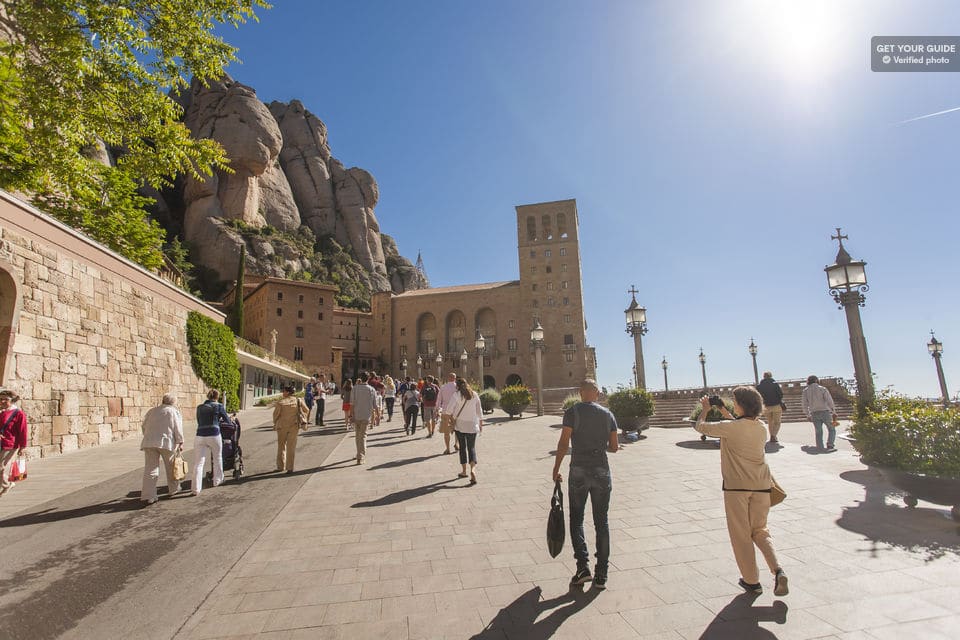 Tour De Medio Día Por Montserrat, Tapas Y Vino