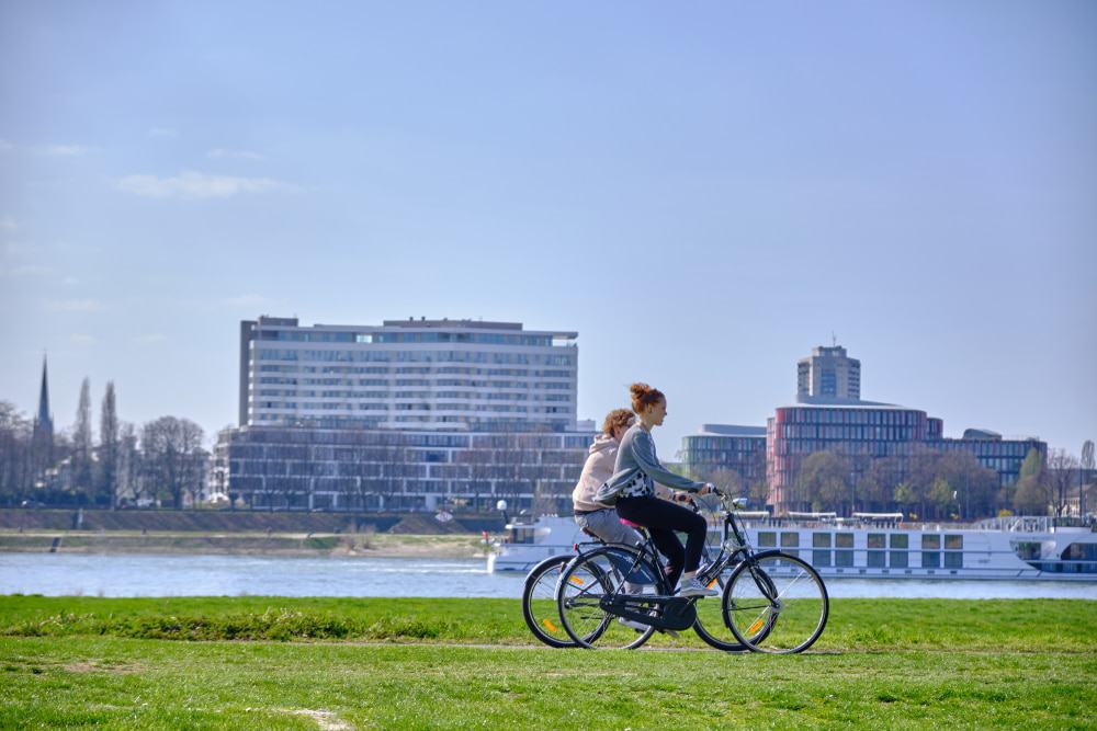 Colonia en bicicleta a lo largo del Rin