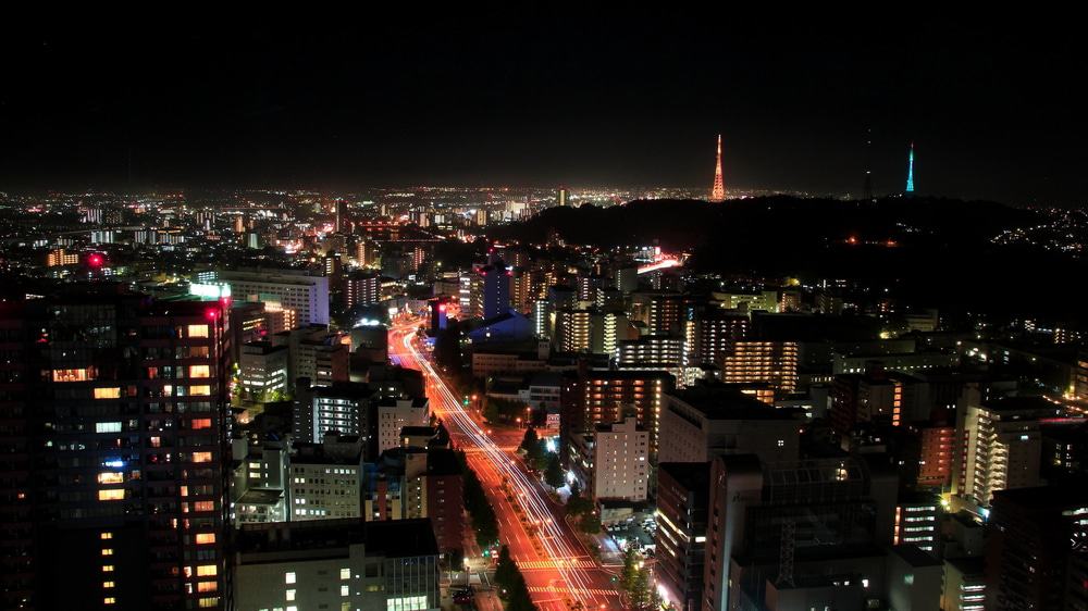 Vista nocturna de la plataforma de observación SS30 en Sendai