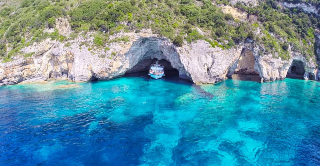 Crucero en barco Antipaxos y cuevas azules de Paxos