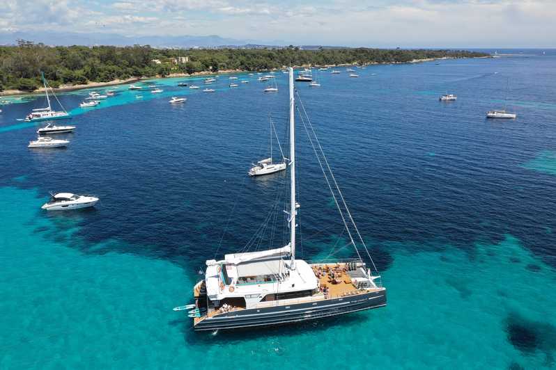 Crucero en catamarán de medio día con almuerzo