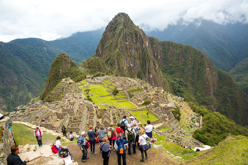 Grupo de Turistas en Machu Picchu