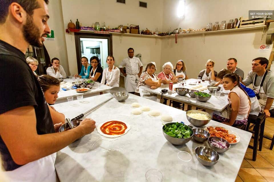 Clase de preparación de pizza y helado