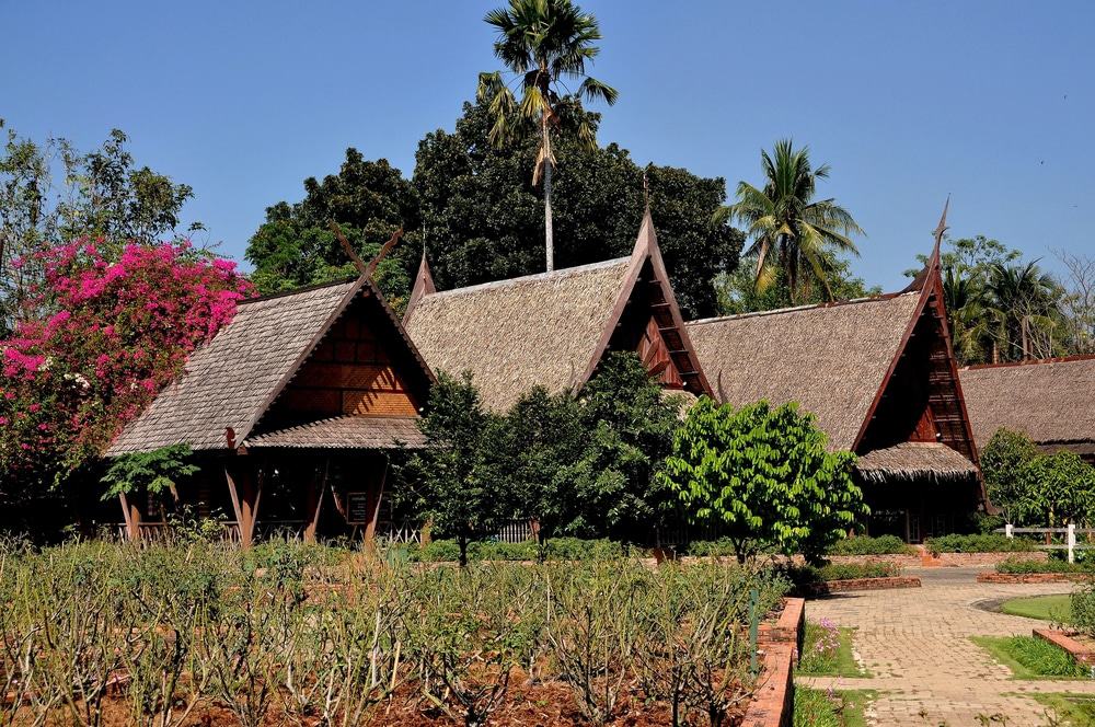 Pueblo tailandés del jardín de rosas