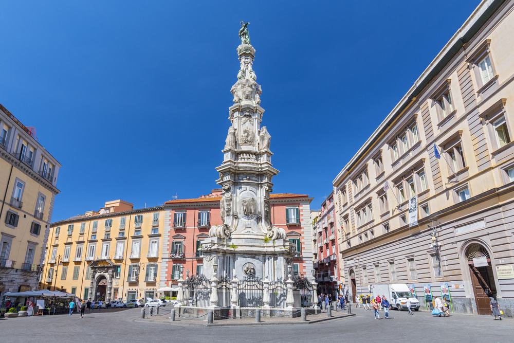 Piazza Gesù Nuovo, Nápoles