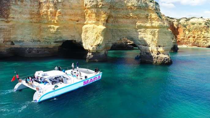 Paseo en barco por la costa y las cuevas del Algarve de 3 horas