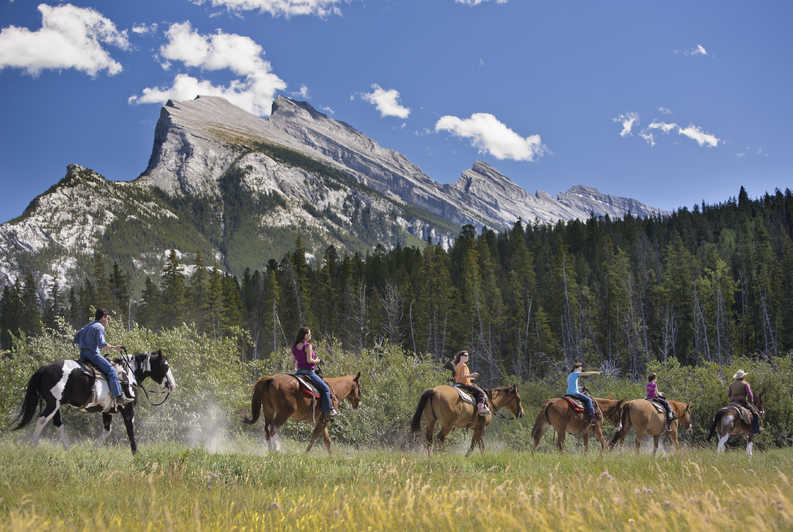 Paseo a caballo por Bow Valley Loop