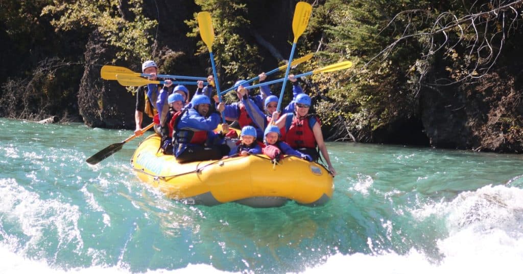 Tour de rafting en aguas bravas por el río Kananaskis