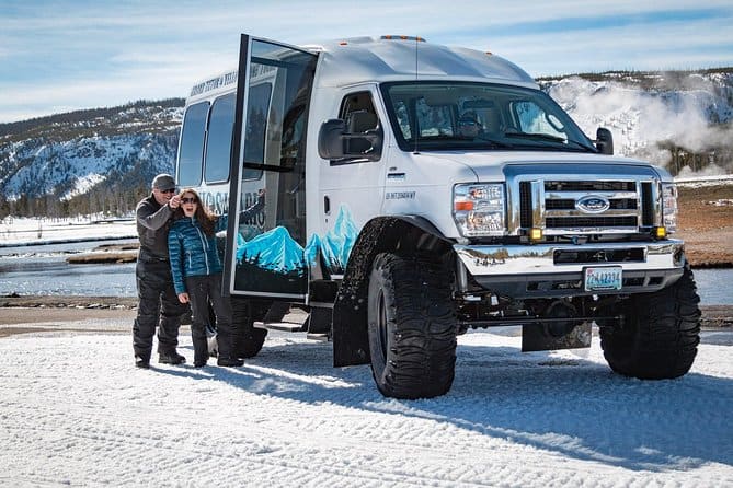 Tour en autocar de nieve Old Faithful