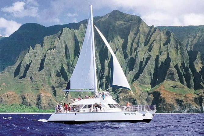 Crucero de esnórquel en catamarán por la costa de Na Pali con almuerzo