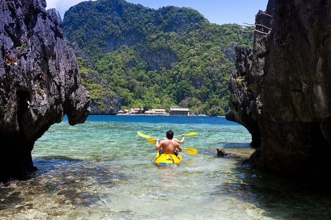 Excursión en kayak por el acantilado del mar de Pali