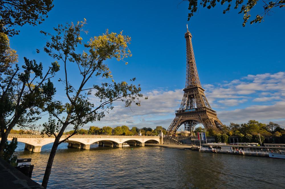 Torre Eiffel y río Sena